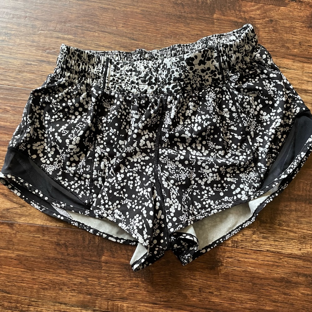 Hotty Hot Short printed Lululemon size 6